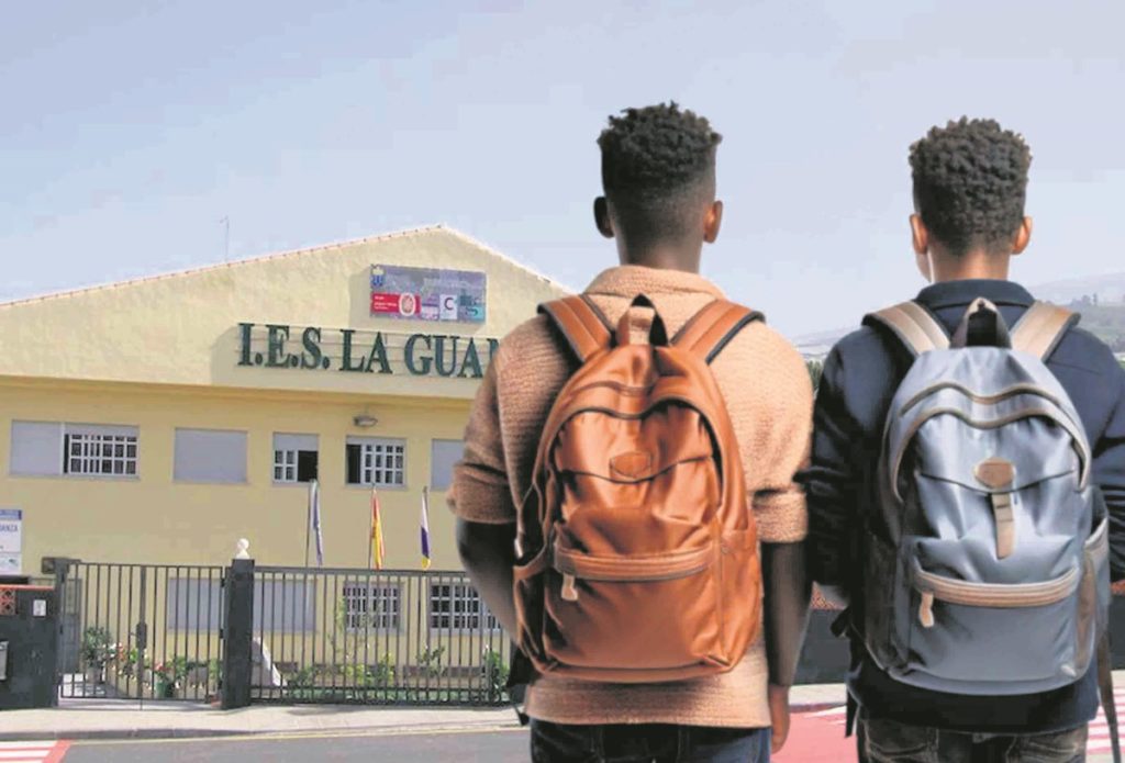 Una famiglia del Sud di Tenerife dona una nuova vita ai giovani migranti Giuv e Abdoulie