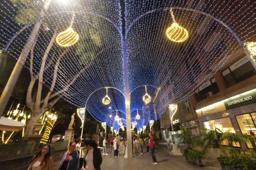L’atmosfera natalizia arriva a Santa Cruz con tante iniziative e attività: ecco il programma