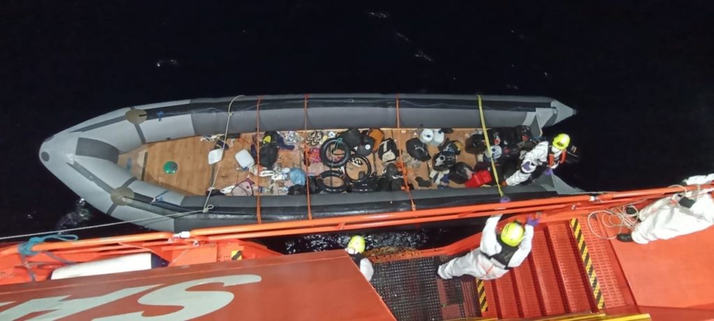 Sbarchi senza sosta alle Canarie, ci sono anche quattro vittime