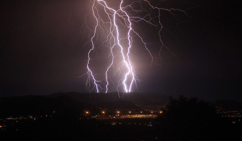 Cadono più di 5.000 fulmini sulle Canarie per l’impatto della tempesta Dorothea