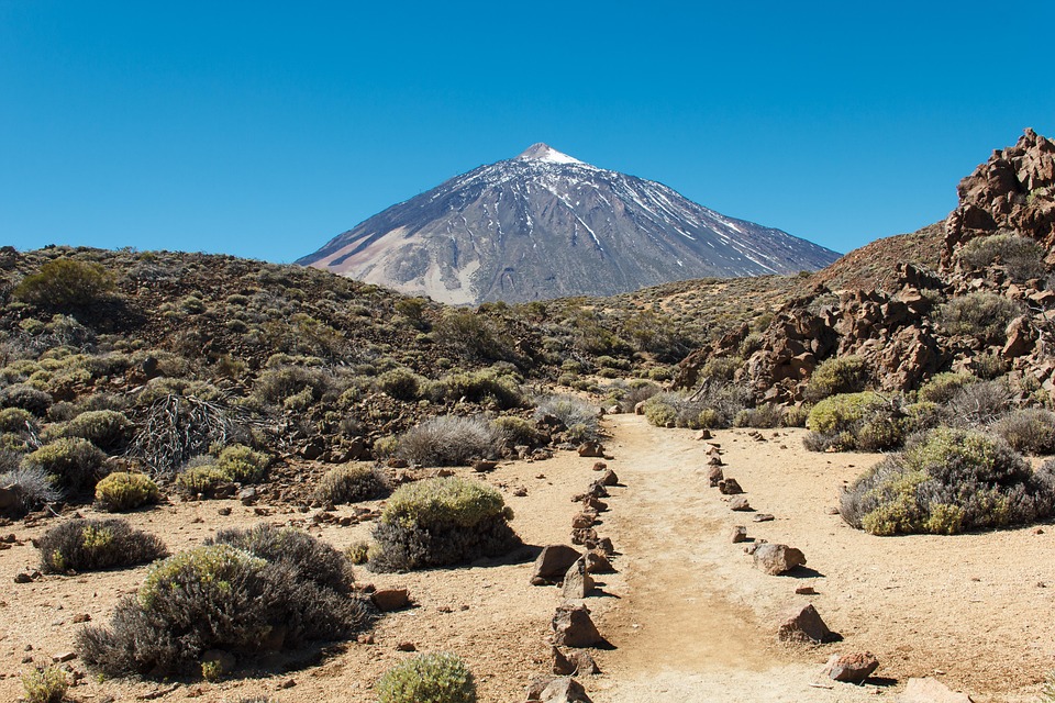 Un sollevamento del suolo di un centimetro sul Teide allerta gli scienziati