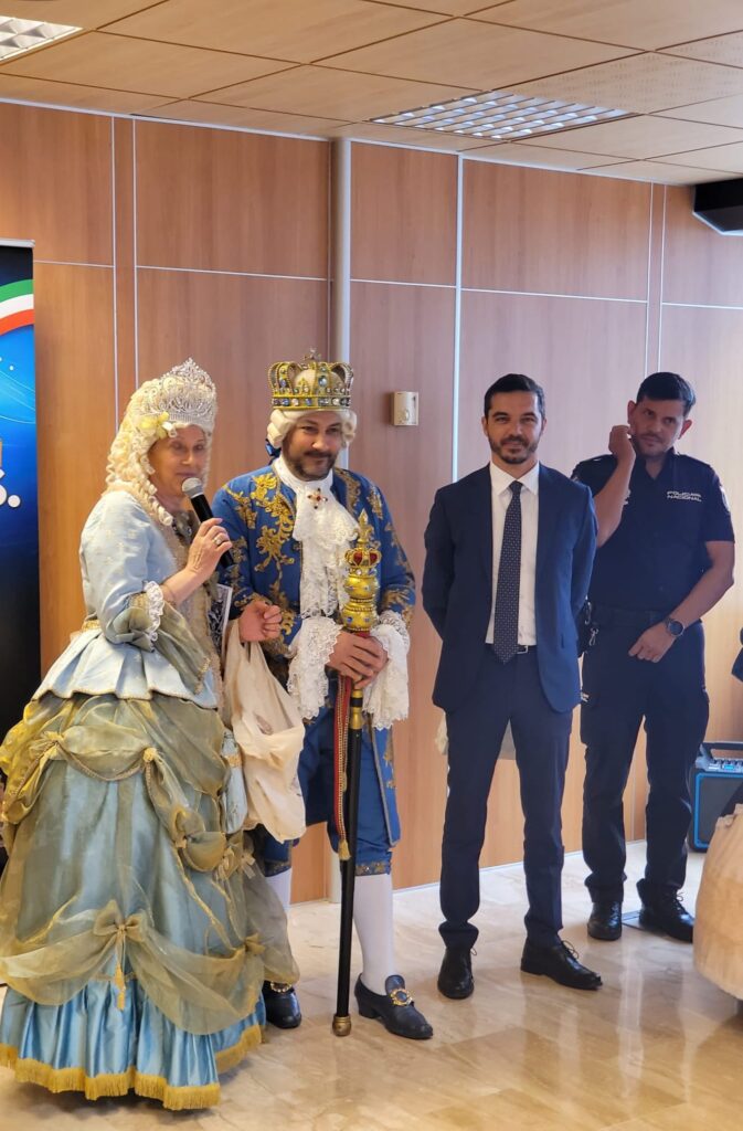 Le maschere italiane sfilano a Las Américas e poi visitano il Vice Consolato di Arona