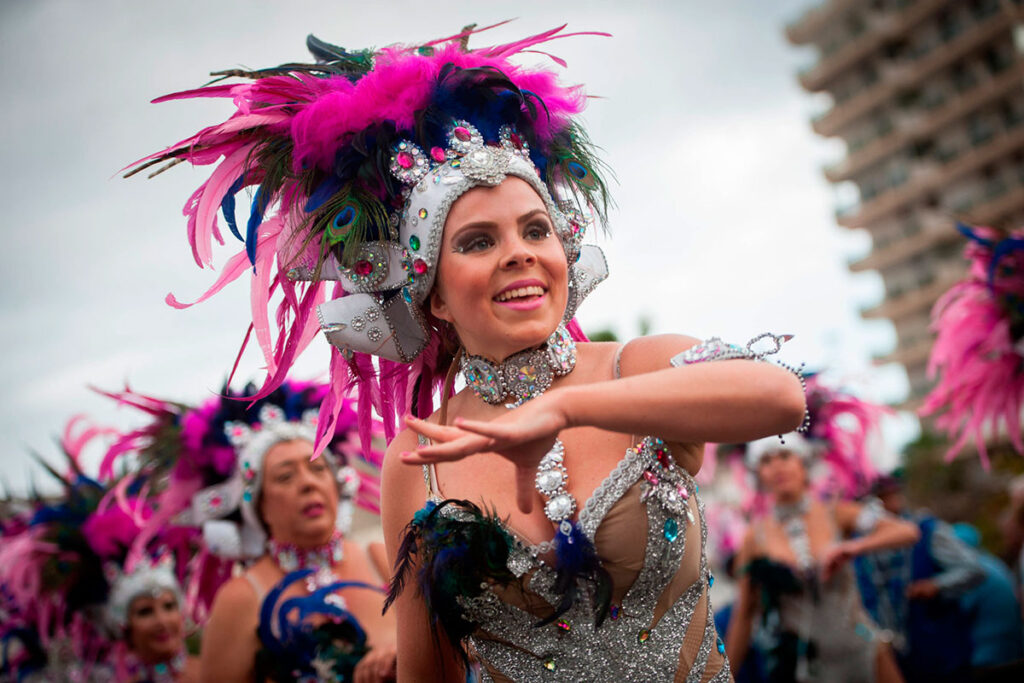 Questa sera a Los Cristianos va in scena la ‘Cabalgada Anunciadora’ del carnevale: il programma completo