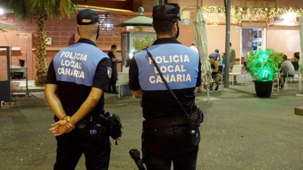 Guida in stato di ebbrezza con il figlio di 11 anni, tenta la fuga e aggredisce un agente