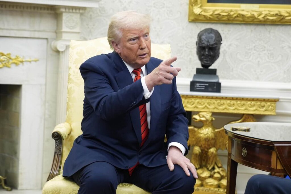 Trump pianifica un nuovo “travel ban”: ecco i 43 Paesi a rischio esclusione dagli Stati Uniti
