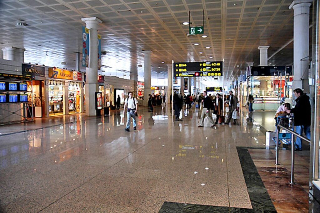Blackout, 88 minori canari rischiano di restare bloccati e senza accompagnatori a Barcellona fino a sabato