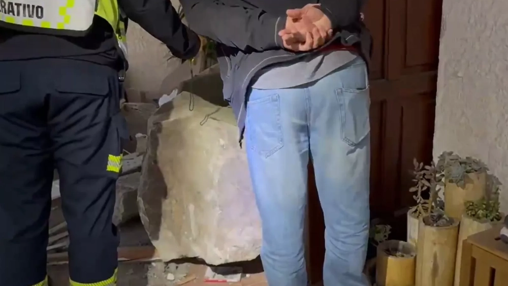 Paura a Bajamar, una roccia di grandi dimensioni cade su una casa