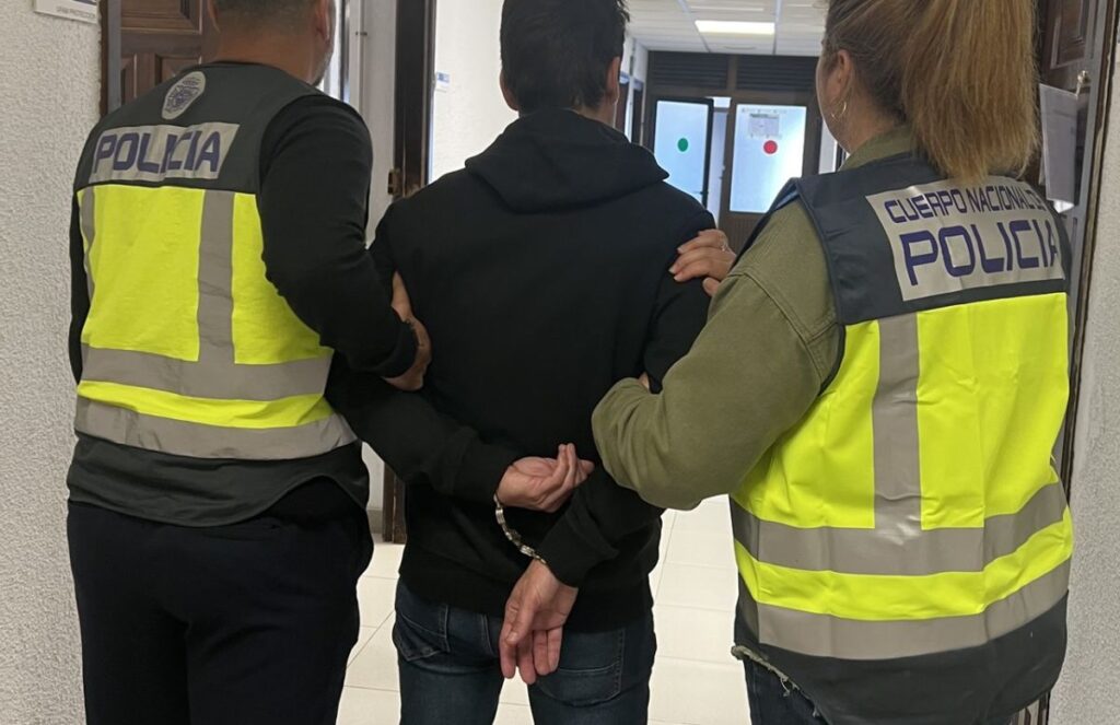 Furti in casa anche con i proprietari dentro: arrestato ladro a Tenerife