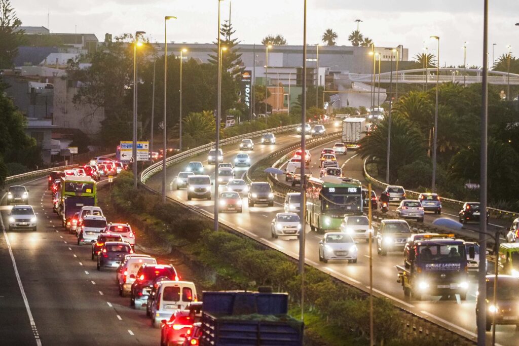 Semafori intelligenti, AI e meno traffico: le chiavi del piano del Cabildo per l’autostrada TF-5