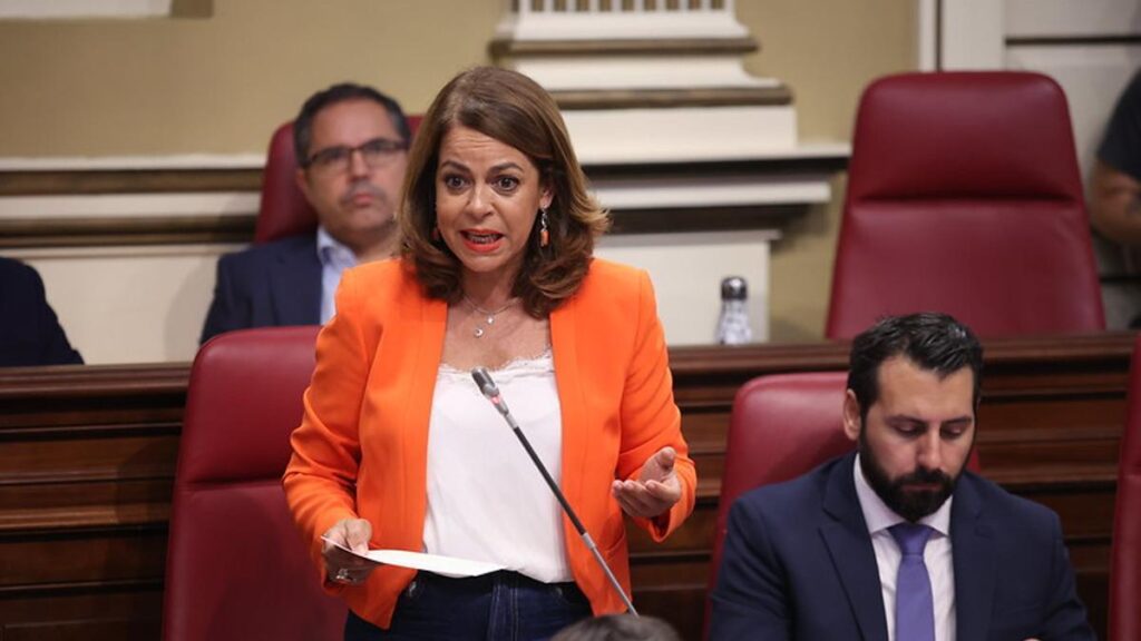 Tassa turistica a Tenerife: il PSOE fa l’occhiolino ai manifestanti contro il turismo, ma la proposta è deleteria