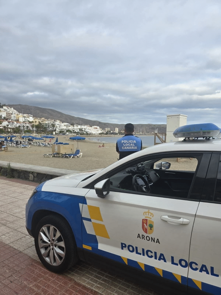 Agente della Policia Local fuori servizio interviene per fermare un furto con forza a Los Cristianos