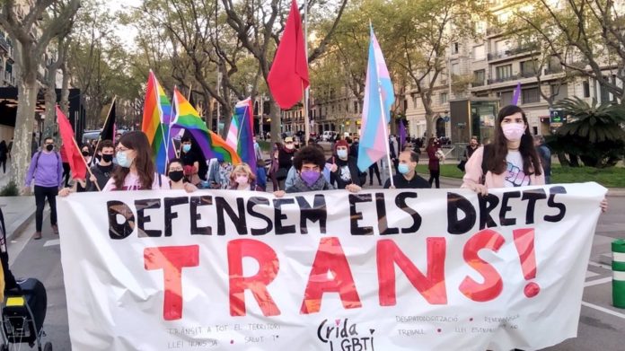 Spagna, il Congresso approva il ritiro della patria potestà ai genitori che si oppongono alla transizione ormonale dei figli