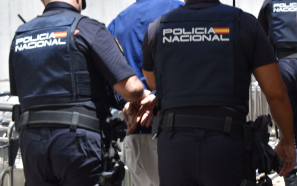 Criminali ricercati in tutto il mondo trovano rifugio a Tenerife: già 16 arresti dall’inizio dell’anno
