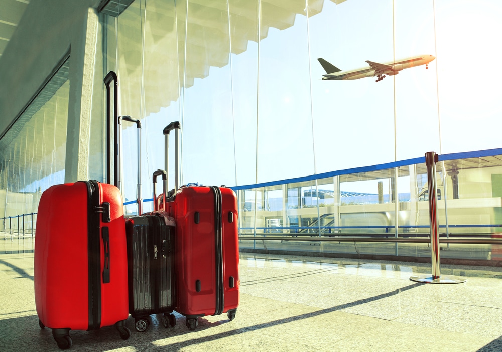 Un volo Ryanair atterra alle Canarie senza nemmeno una valigia: turisti britannici furiosi