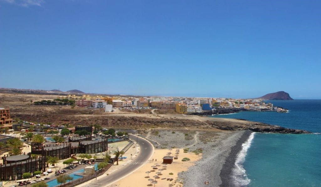 Cade da sette metri nel sud di Tenerife: due persone soccorse dai Vigili del Fuoco