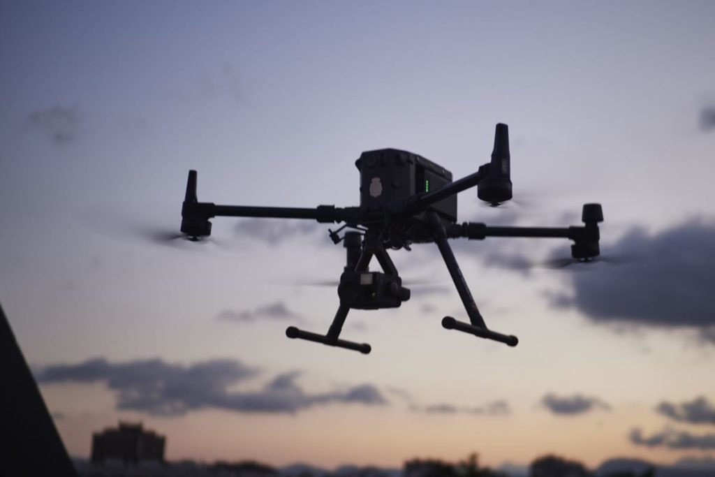 Un drone provoca lo stop di 40 minuti all’aeroporto di Lanzarote: rischio multa record per il proprietario