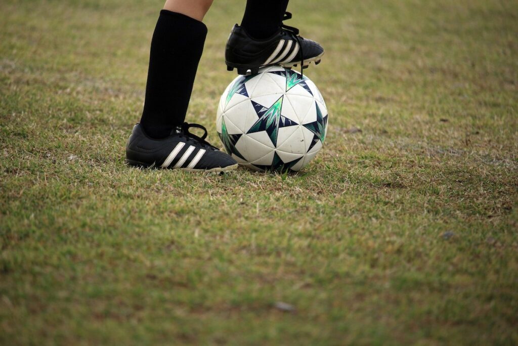 Orrore a Rimini, 26enne arrestato per violenza sessuale su quattro bambini durante un Football camp