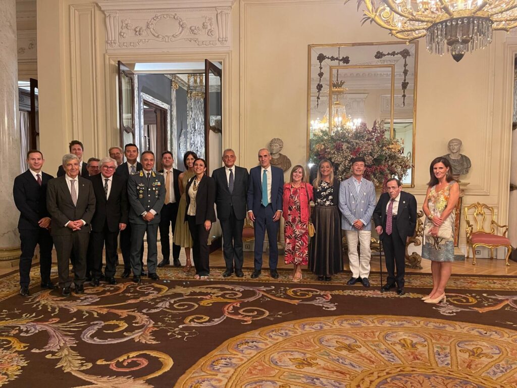 Incontro dell’Ambasciatore Giuseppe Buccino Grimaldi con una rappresentanza dei vertici del sistema di cooperazione giudiziaria internazionale spagnolo e andorrano (18 settembre 2025)