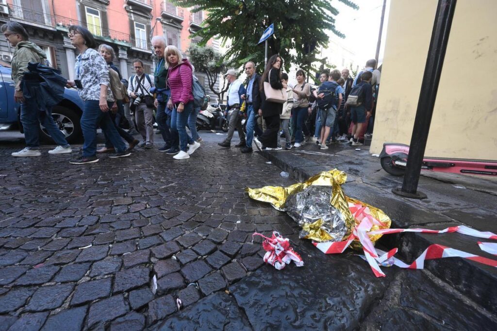 Napoli, una giudice propone il divieto per gli under 14 di uscire da soli di notte