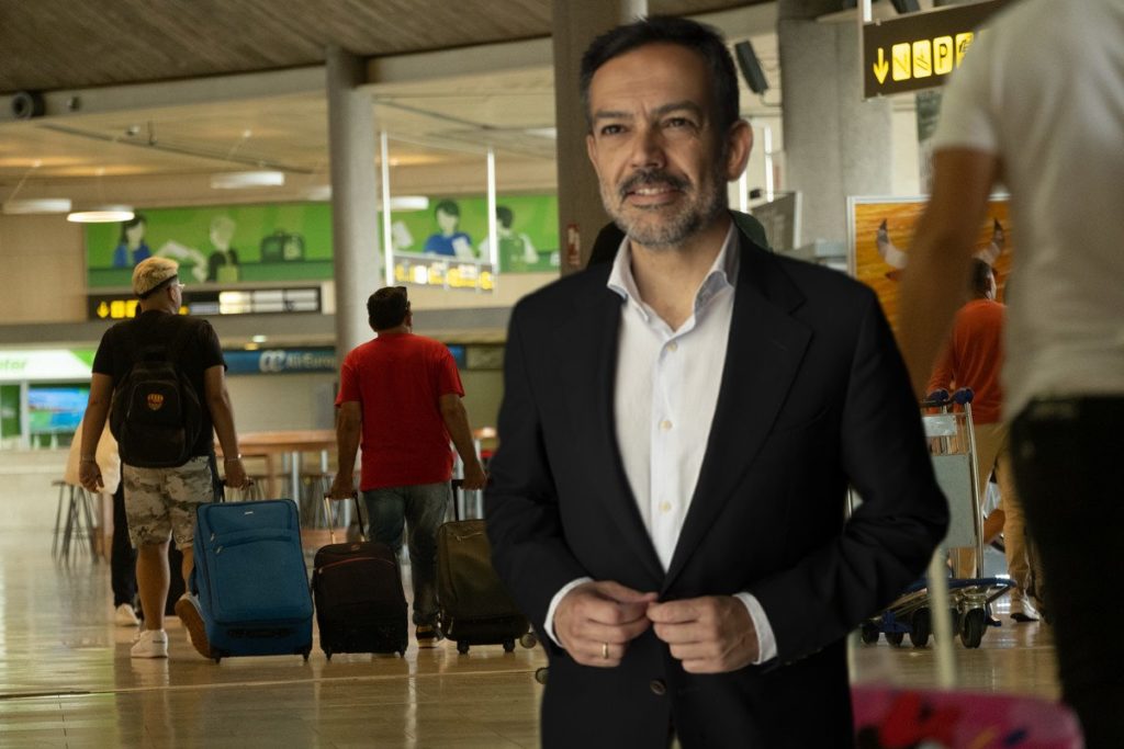 Lope Afonso afferma che la perdita di posti Ryanair non è “grave” per il turismo, anche se avrà un impatto sui residenti canari