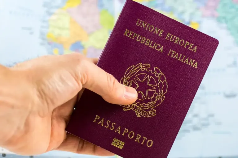 Il passaporto italiano si conferma tra i più potenti al mondo: cosa significa davvero